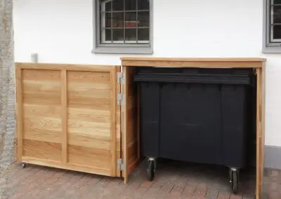 Inddækning til skraldecontainer - Søgaard tømrer og snedker