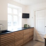 Bryggers Entré Vaskerum Grovkøkken Køkken Landkøkken Montering Klinker Fliser Indbygget skabe Specialmål Skabe Søgaard tømrer og snedker