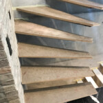 Frithængende trappe Tømrer og snedkeri Trappe Marmor Totalrenovering Totalentreprise Montering af granit- og marmorplader - Søgaard tømrer og snedker