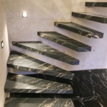 Montering af granit- og marmorplader Trappe Frithængende trappe Søgaard tømrer og snedker